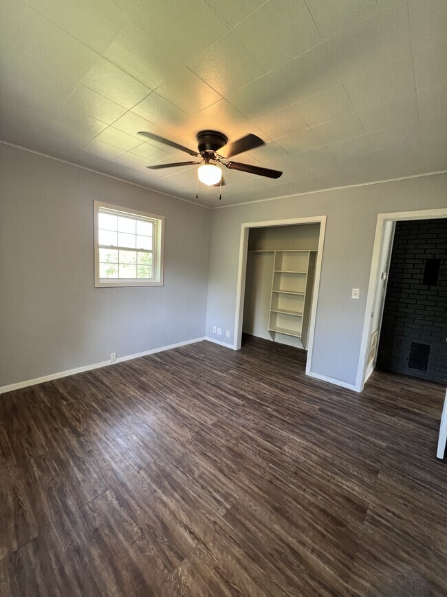 Photo - 1305 N College Ave