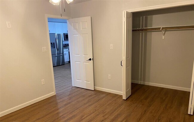 Photo - 421 Mockingbird Ln