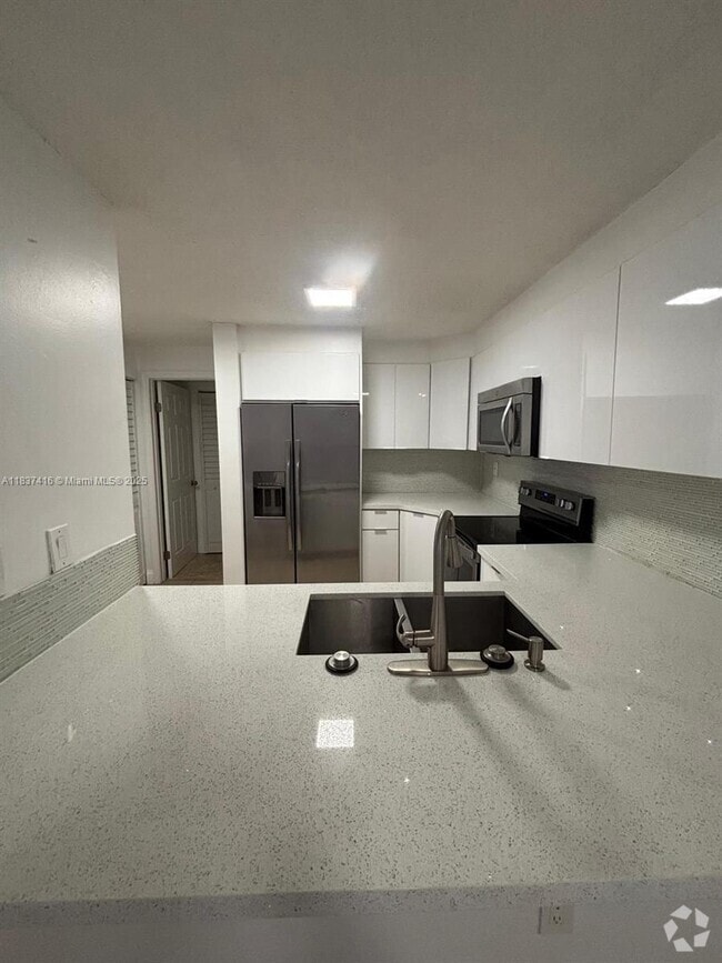 Building Photo - 210 SW 11th St Unit 410 Rental