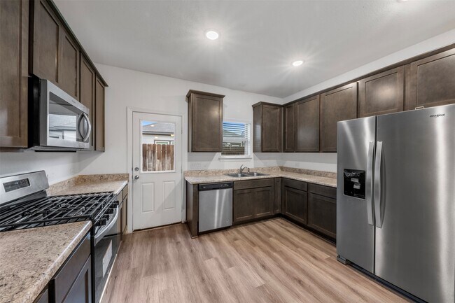 Photo - 16639 Spirit St