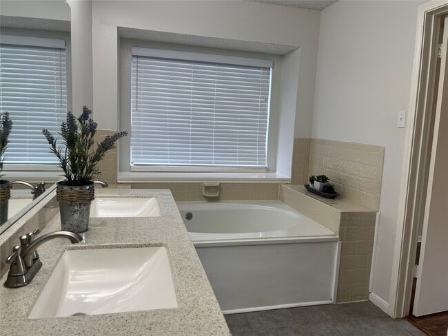 Photo - 2703 Hot Springs Dr