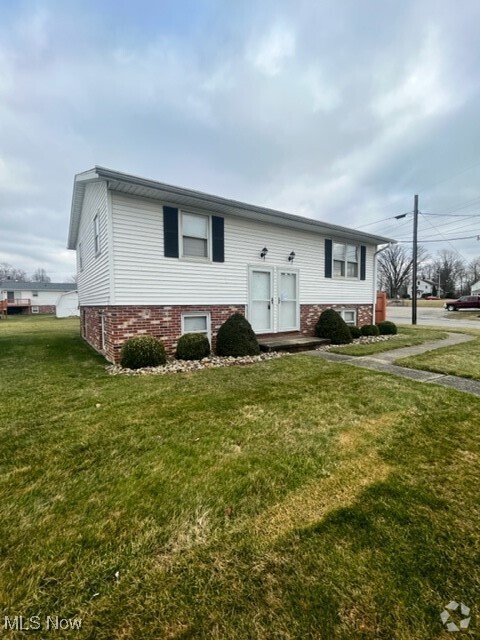 Building Photo - 13637 S Main St Rental