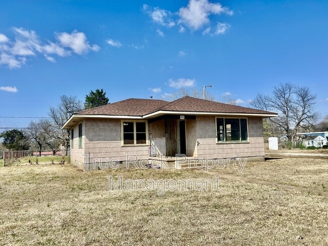 Building Photo - 300 E Main St
