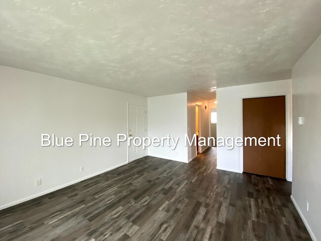 Photo - 672 Foster Dr