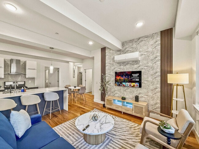 Photo - 236 W Thompson St Unit ID1055961P