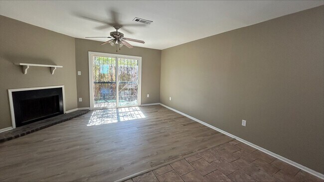 Photo - 8756 Elvin Dr Unidad D