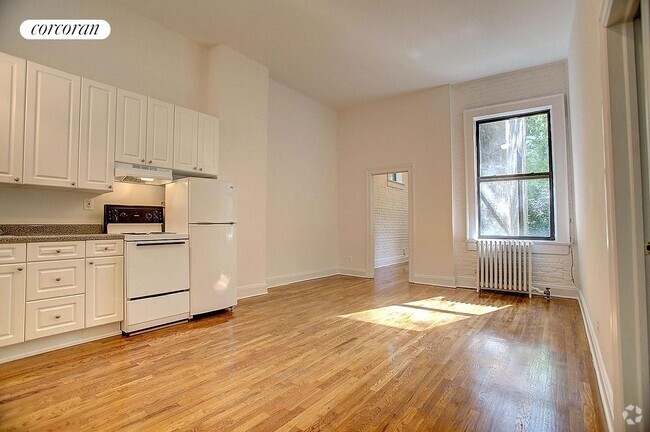 Building Photo - 304 W 30th St Rental