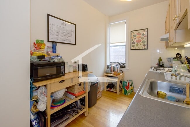 Photo - Avl 9/1 - No fee! Lovely 2BR/1BA in elevator building in Allston