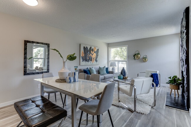 Photo - 7032 Mill Woods Rd S