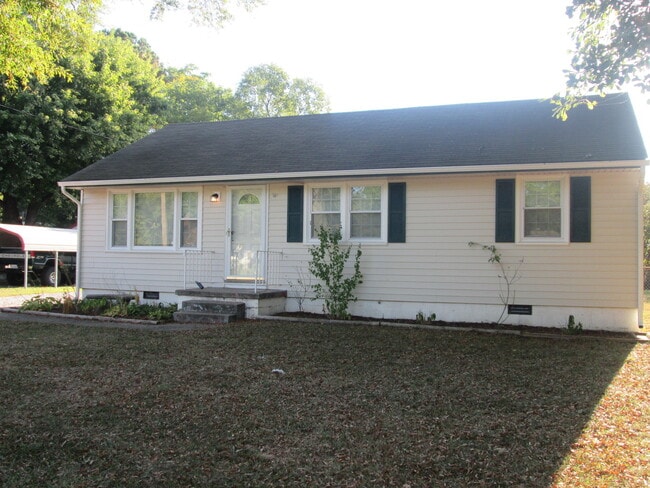 Building Photo - Three Bedroom Highland Springs Home. Large...