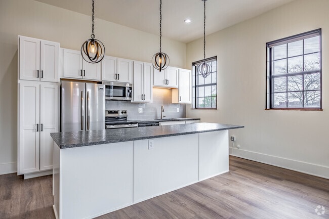 1BR, 1BA - 1,000SF - Kitchen - Hamilton Riverfront