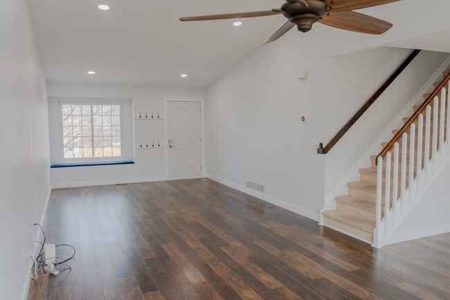 Photo - 307 Benton St