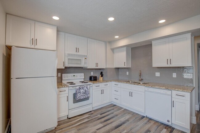 Photo - 1419 3175 N