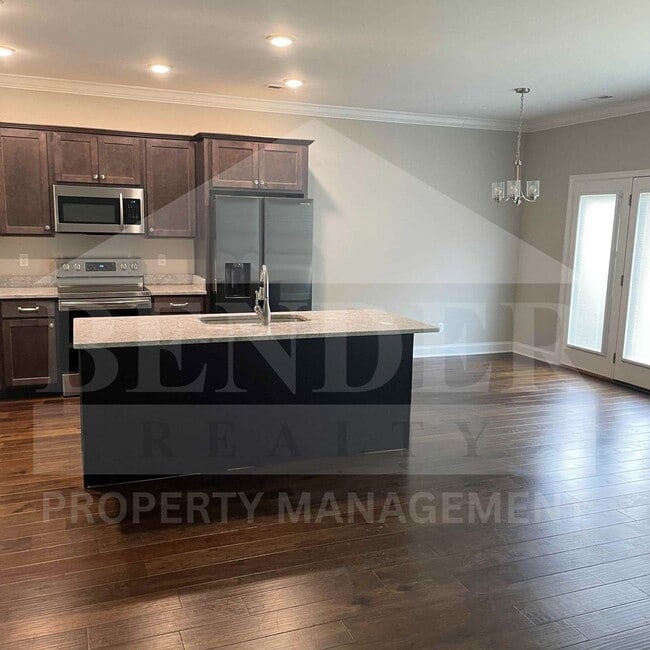Photo - 638 NE Bellingham Dr