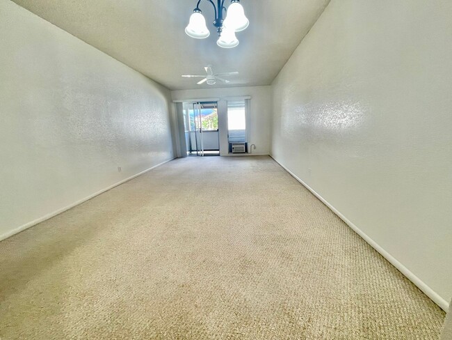 Photo - 2 Bed, 2 Bath Townhouse in Salt Lake near Stadium Mall & Rail Station!