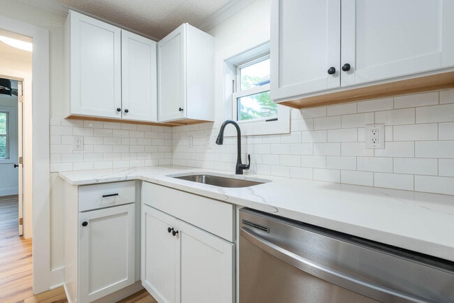 Photo - 709 W 13th St