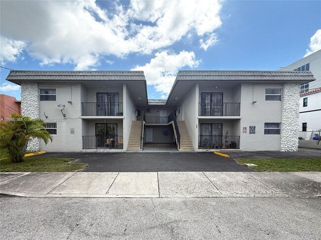 Photo - 635 SW 7th Ct Apartment Unit 10