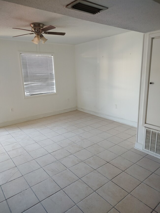 Building Photo - 1302 Hardy St