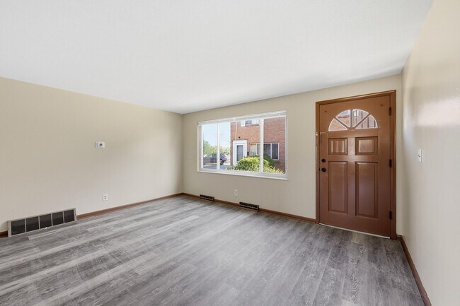 Photo - 1759 Lonsdale Rd Unidad C