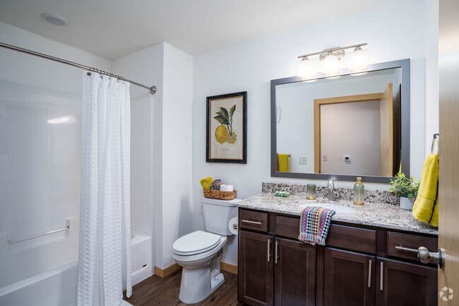 2BR,2BA - 1,157SF - Secondary Bathroom