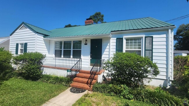 Building Photo - 1211 Sunset Ave Rental