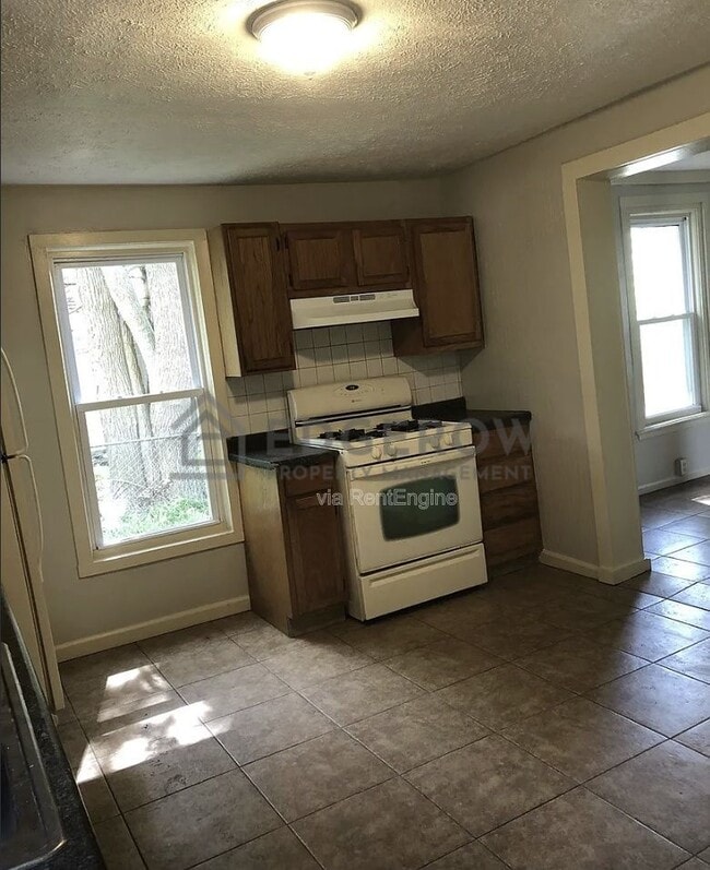 Photo - 1105 Baxter St SE