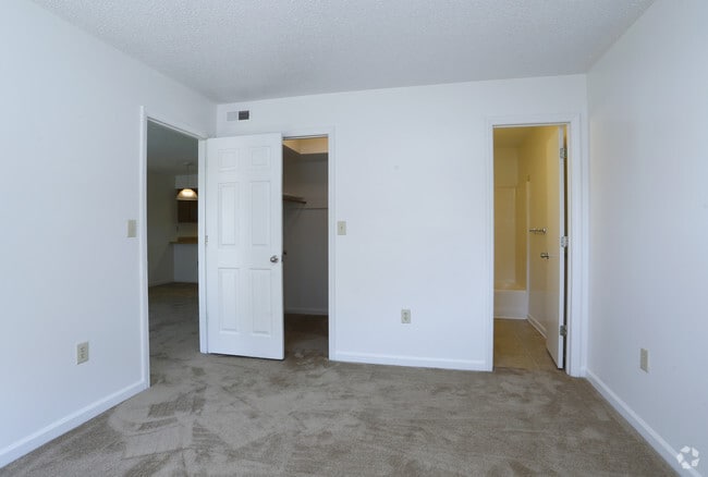 2BR, 2BA- 889 SF 1st Floor- Master Bedroom
