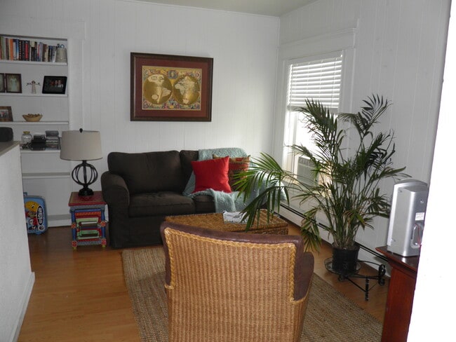 Liv room - 1304 W Kiowa St Unit 3