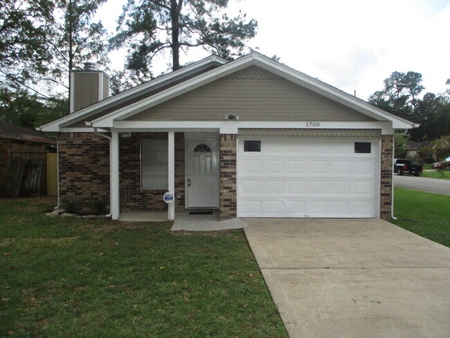 Building Photo - 1700 Tyler Ln Rental
