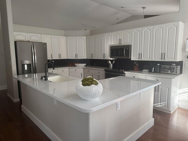 Photo - 1774 Primrose Ln