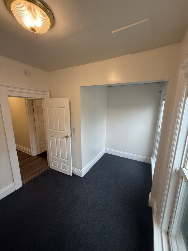 Photo - 1127 Ross Ave E Unit 2