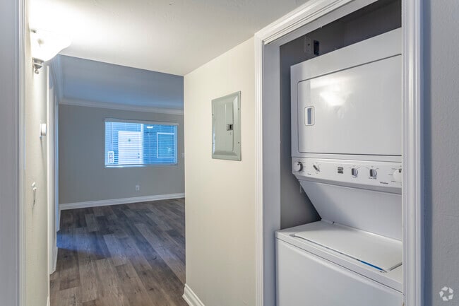 3 BR, 2 BA - 1050 SF