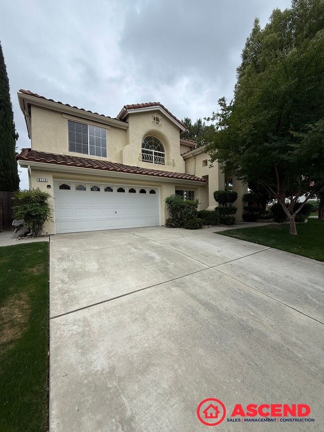 Building Photo - Spacious 4 Bed / 3 Bath Home in Haggin Oaks!