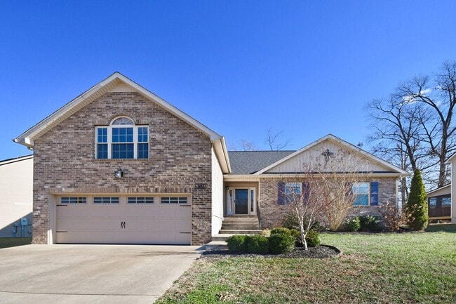 Building Photo - Pet Friendly Three Bedroom with Bonus!