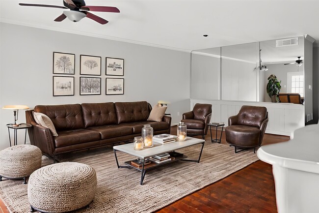 Building Photo - 562 Wilcrest Dr Unit 562