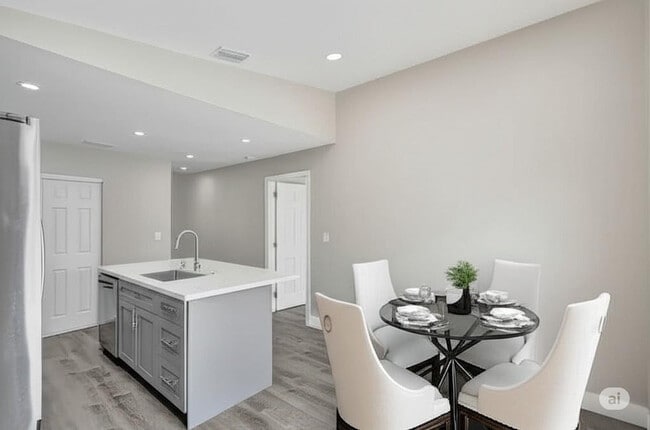 Photo - 2614 W 65th St