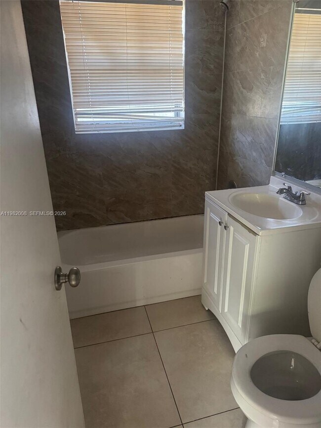 Photo - 611 S 24th Ave Unit 5