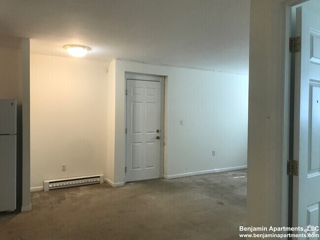 Building Photo - 29 Embassy Rd Unit 1 Rental