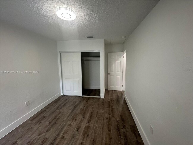 Building Photo - 6036 SW 25th St Unit 8 Rental