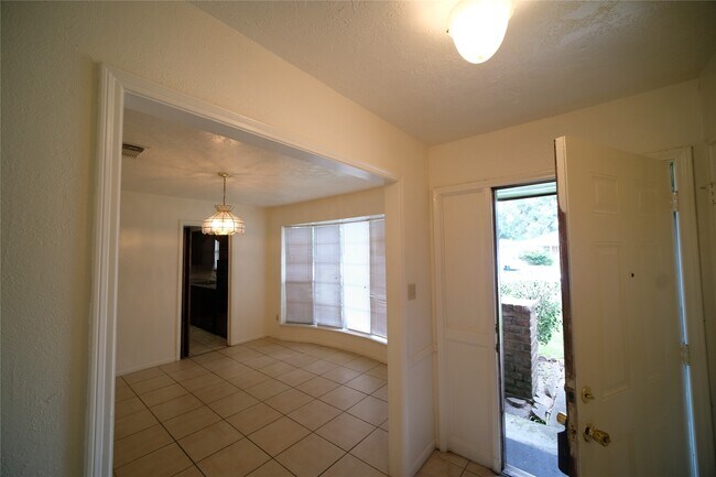 12327 Shannon Hills Dr