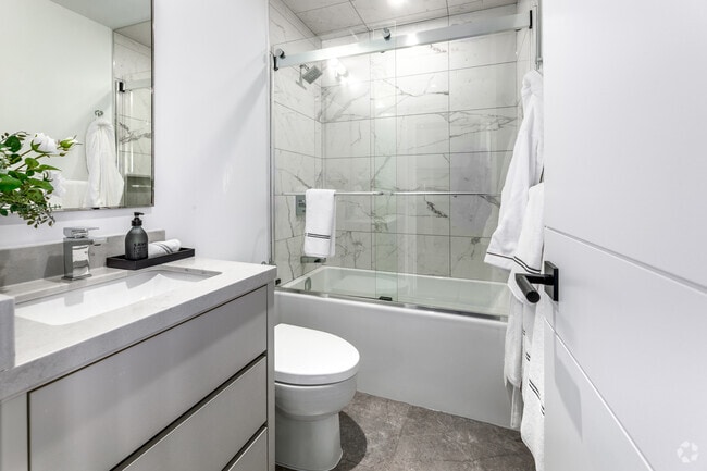 1BR, 1BA - 633SF - Bathroom
