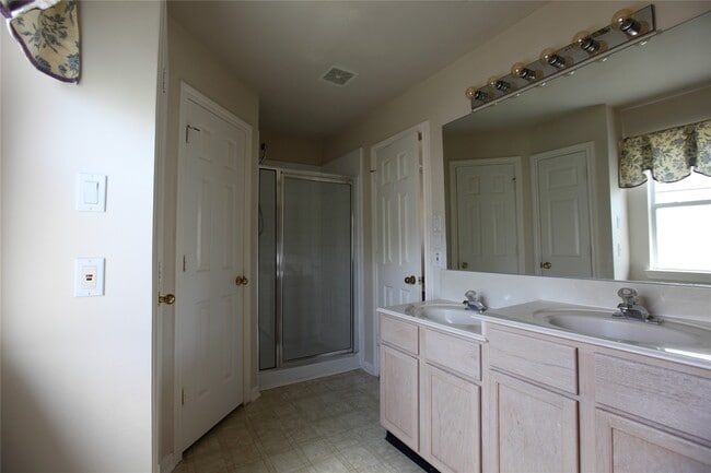 Photo - 607 Ashley Cove Ct