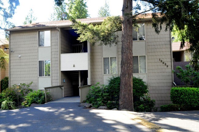 Parkwood Apartments - Parkwood Apartments