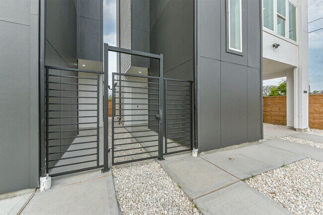 Photo - 3808 Ennis St