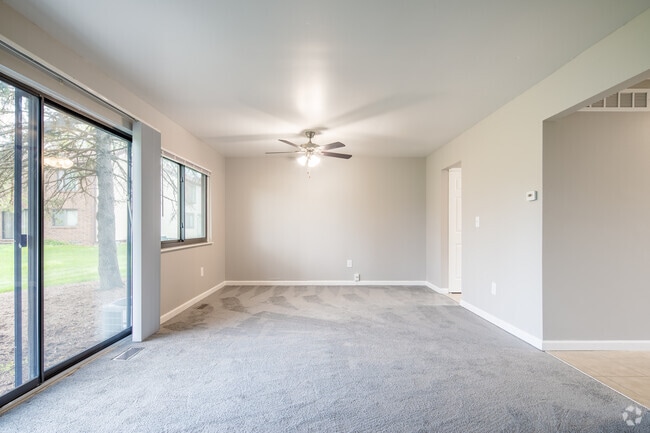 3 BR, 1.5 BA - Townhouse, 1010 SF