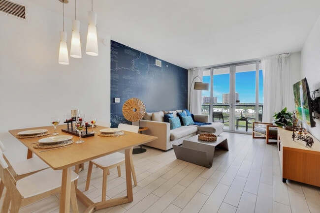 Building Photo - 2602 E Hallandale Beach Blvd