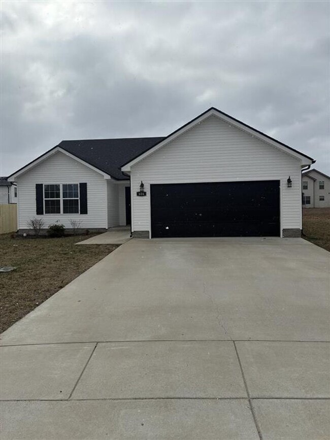 Building Photo - Beautiful 3 Bedroom, 2 Bathroom Home — Minutes from Fort Campbell and the 101st Parkway
