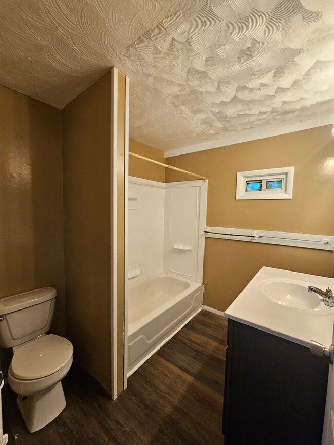 Photo - 3 bedroom home with fenced yard