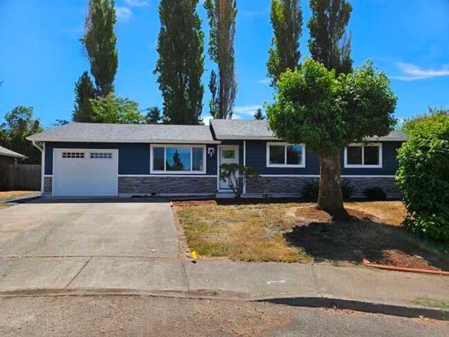 Building Photo - 3Bd/1.5Ba Single Story Home - For viewing!