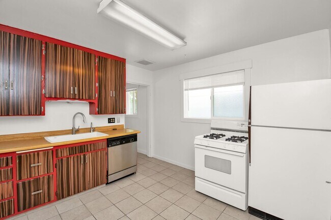 Photo - A Gardners Dream 2 Bed 1 Bath Home in Amazing SLC Location! Available NOW!